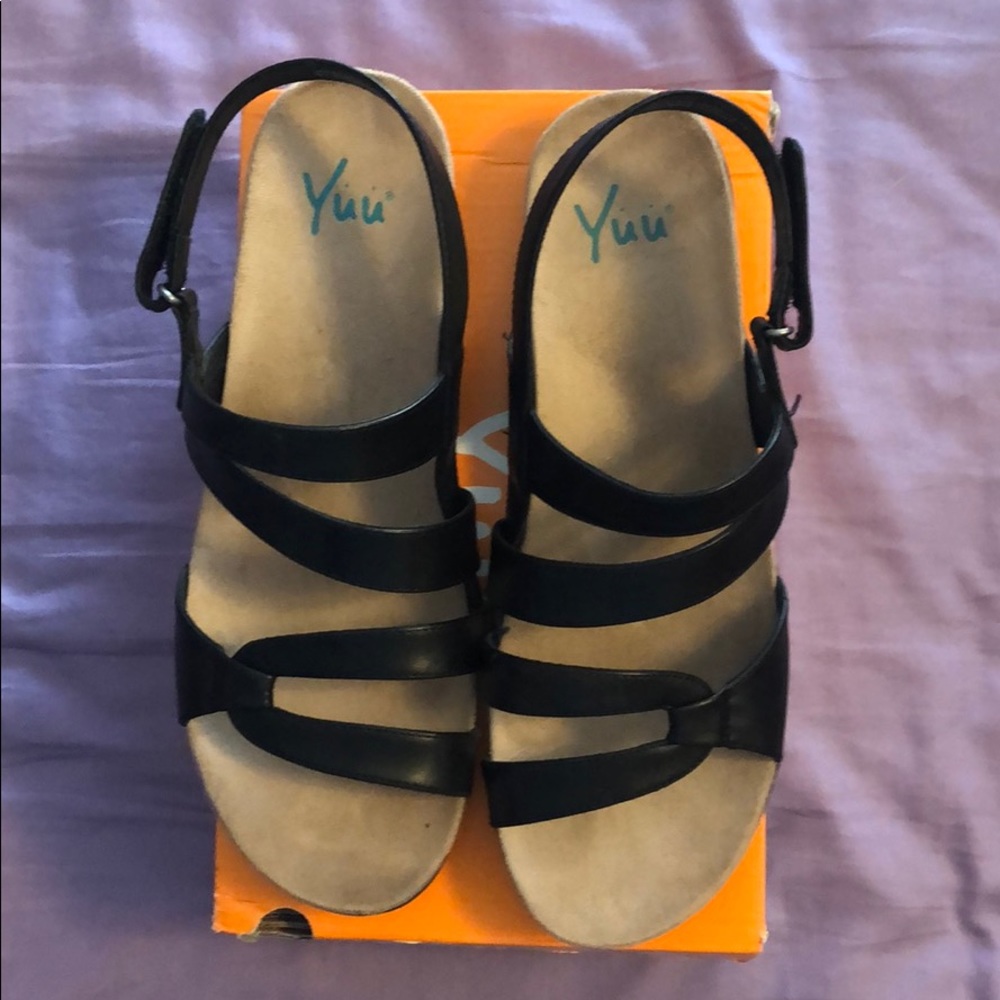 🌻Yuu Janne Sandals. Black size 12. (D009)